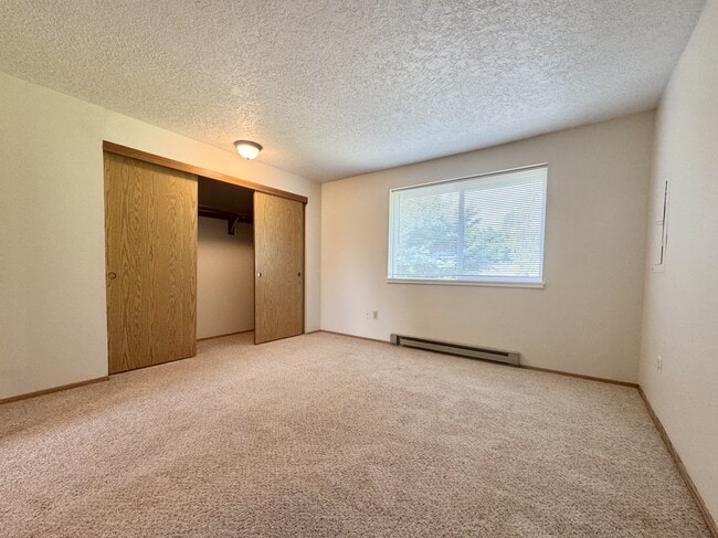 Building Photo - 2738 SE 62nd Ave