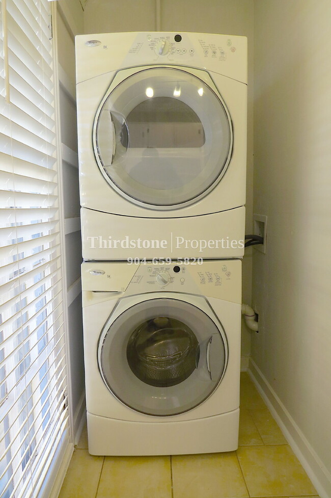 Building Photo - 2853 Lydia St