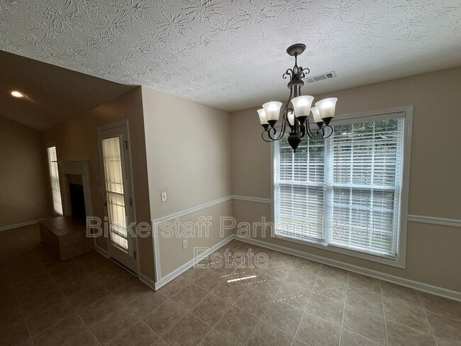 Building Photo - 14 Brentwood Dr