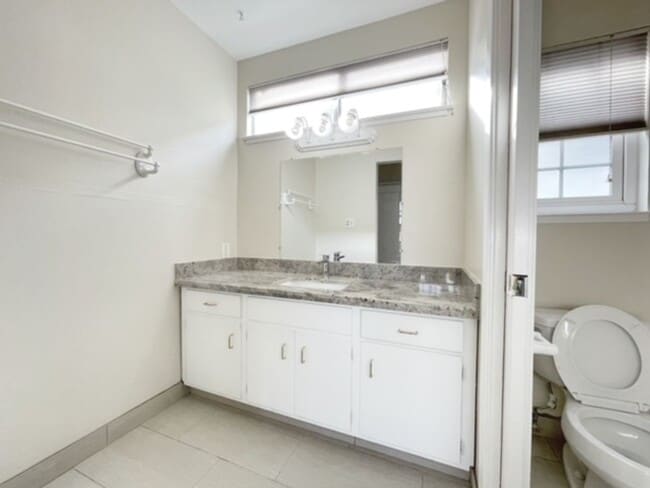 Building Photo - 3Bedrooms 2Baths In a Quiet Area W/Detached Garage/Hook Ups