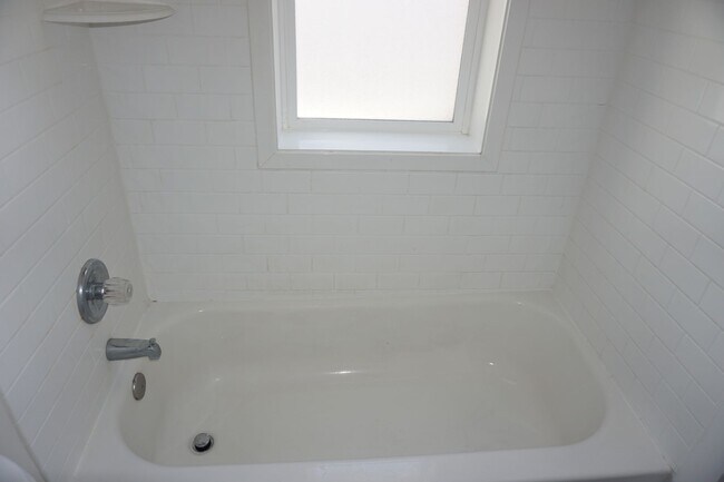 Building Photo - 500 E. Duplex