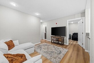 Building Photo - 3140 Midway Dr