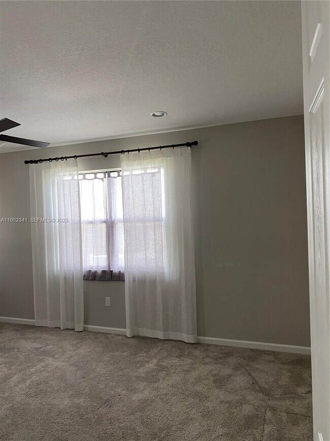 Building Photo - 125 Lake Smart Cir