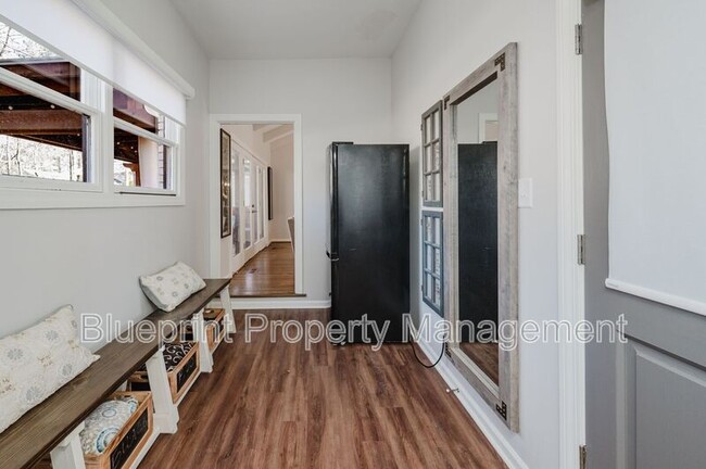 Building Photo - 5012 Wendover Dr