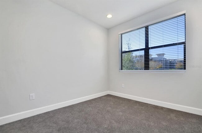 Building Photo - 401 N Oregon Ave