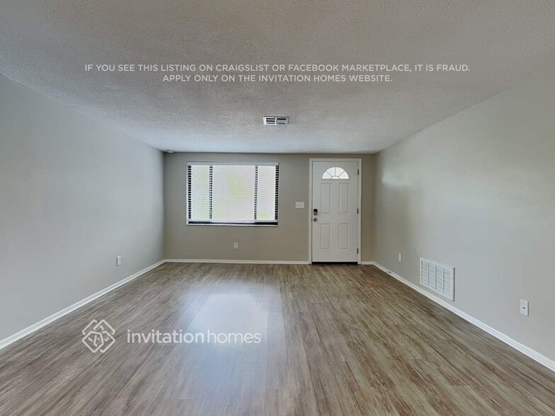 Building Photo - 16033 Villa Dr