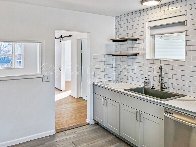 Building Photo - 4631 Clay St