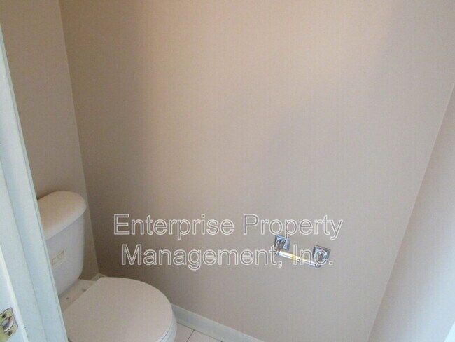 Building Photo - 9740 Riggin Dr