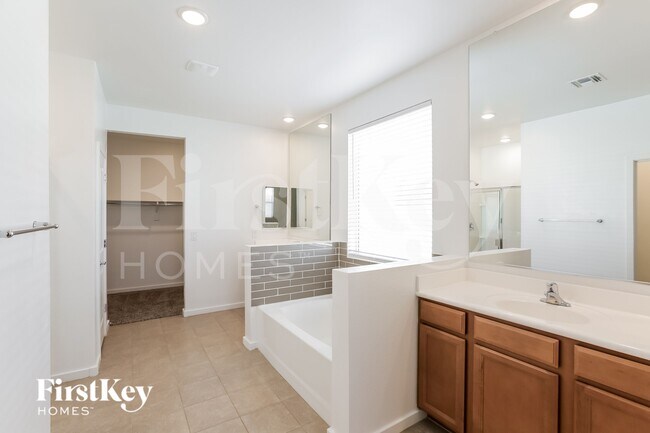 Building Photo - 30299 N Hummingbird Ln