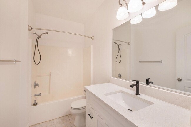 Building Photo - 2925 N Knightsbridge Cir