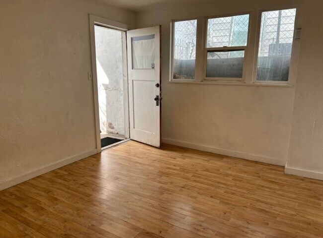 Building Photo - 443 E 300 N
