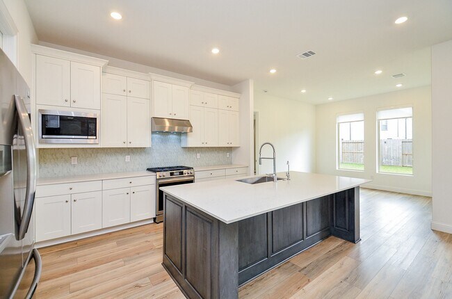 Building Photo - 4827 Avon Ridge Way