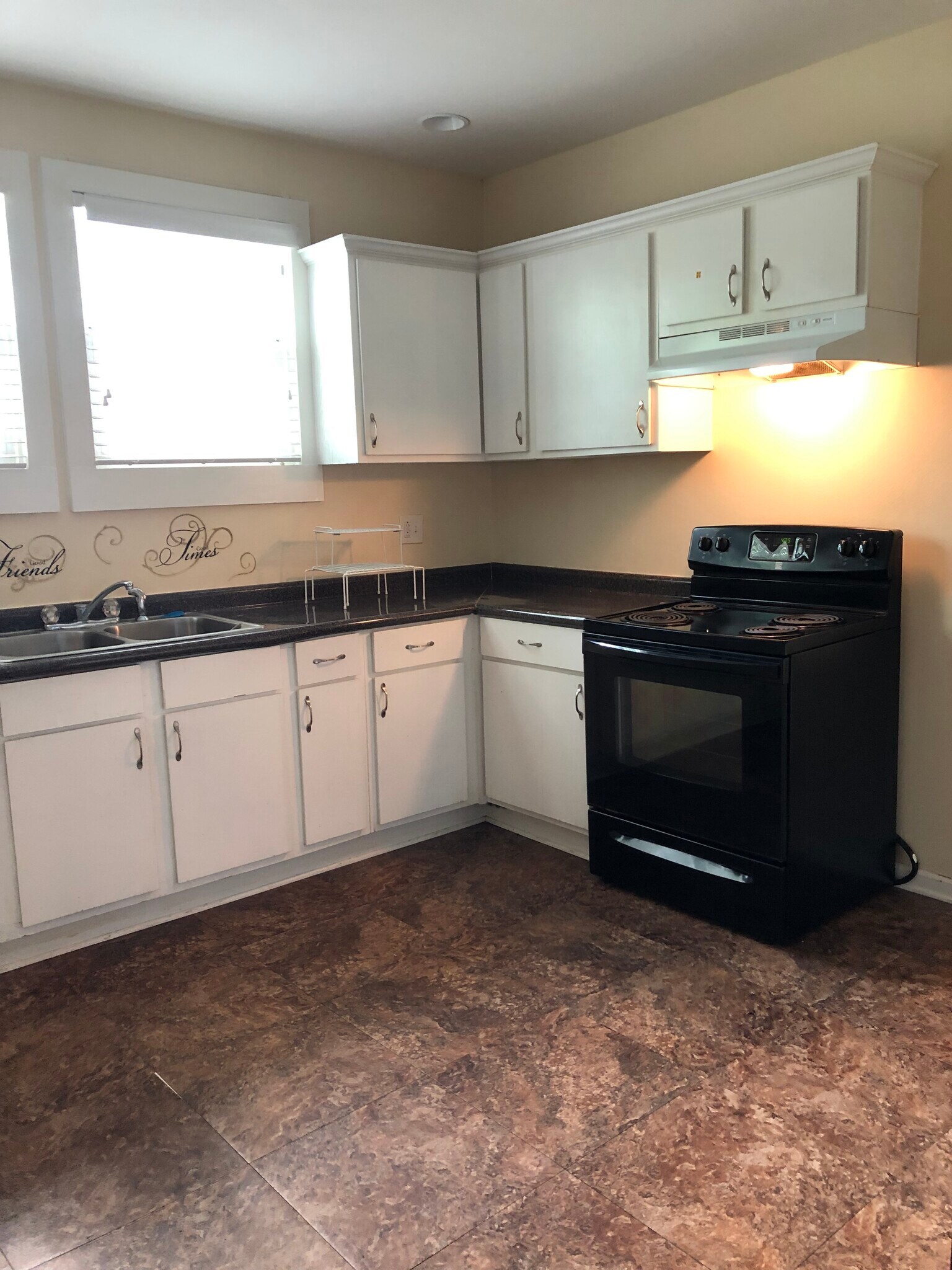 Building Photo - 564 Cotton St