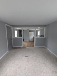Building Photo - 611 W Matthews St