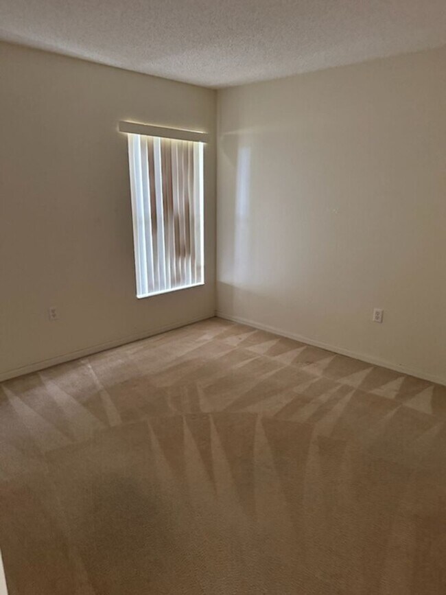 Building Photo - Highland Square Home