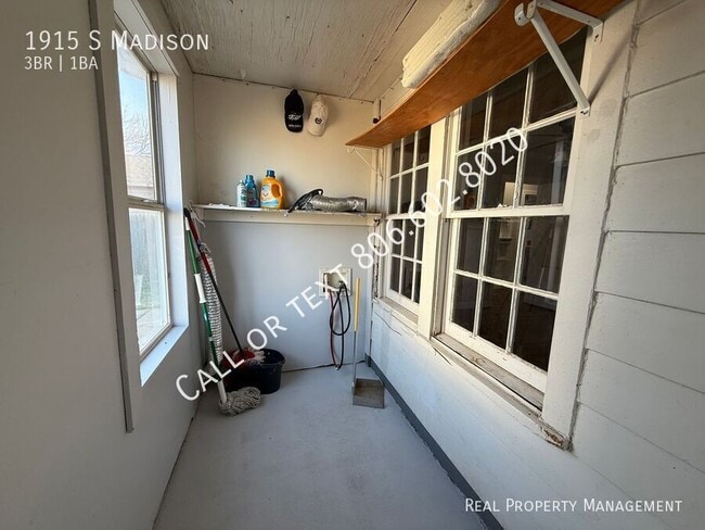 Building Photo - 1915 S Madison-