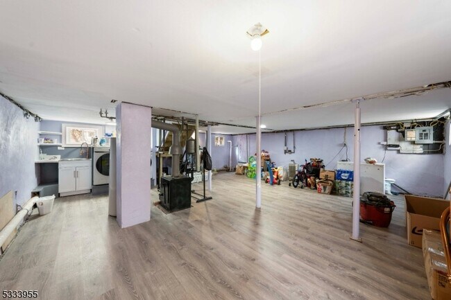 Building Photo - 10 Hurley Ave