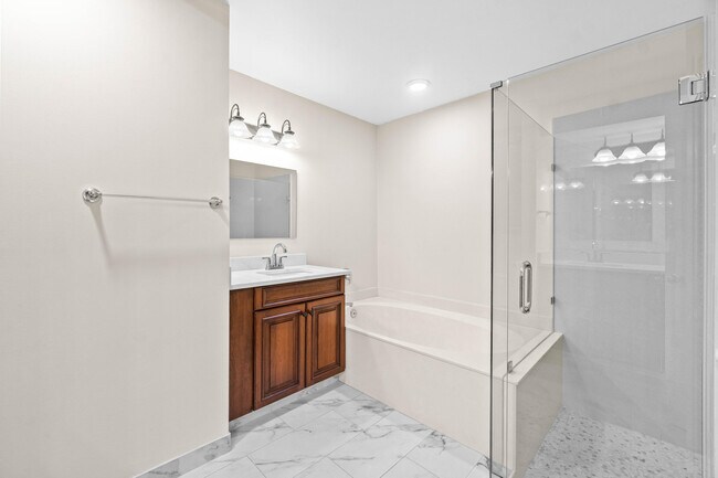 Building Photo - 5465 Monterey Cir