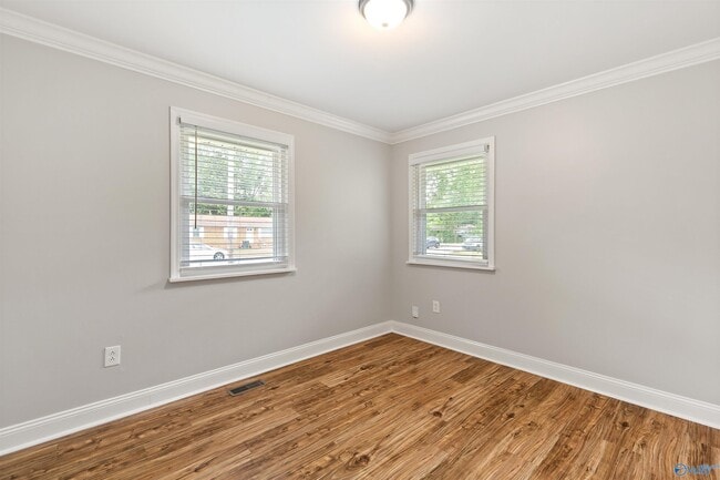Building Photo - 2211 Cecille Dr SW