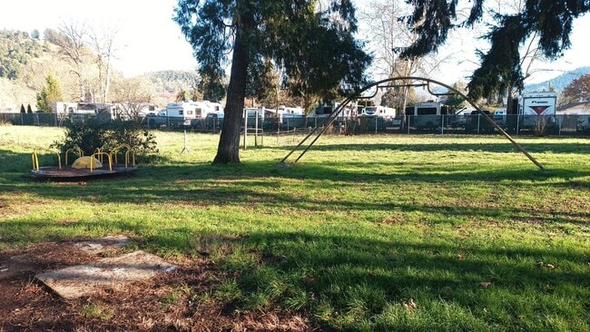 Building Photo - 6+ Bdrm Home Built 1895.  Close In.  With Pastures.