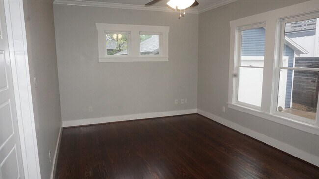 Building Photo - 825 Algregg St