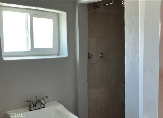 Building Photo - 420 N Norma St