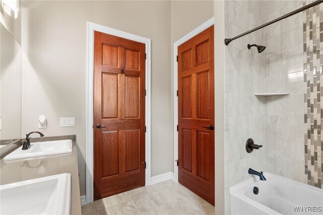Building Photo - 9743 Cobblestone Dr