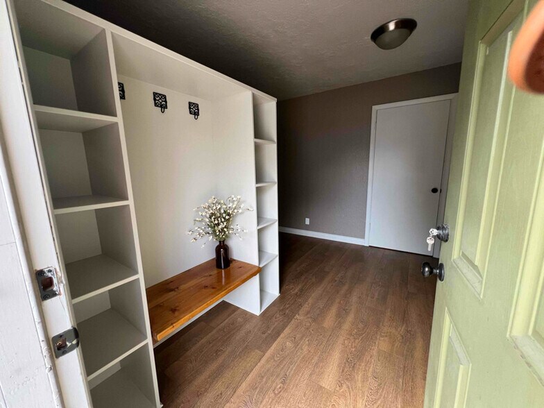 Building Photo - 748 S 7th St