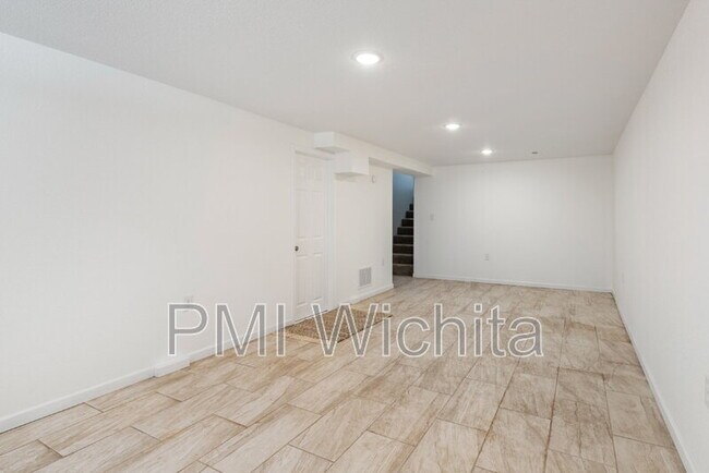 Building Photo - 1147 Inverness Dr