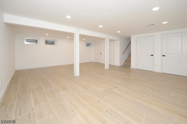 Building Photo - 58 Oxford Pl