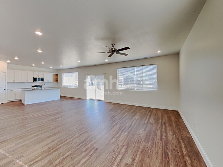 Building Photo - 332 N Gibbons Ln