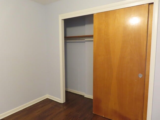 Building Photo - 139 N Dorset Ave