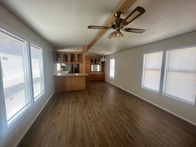 Building Photo - 2 bedroom/ 2 bath manufactured home