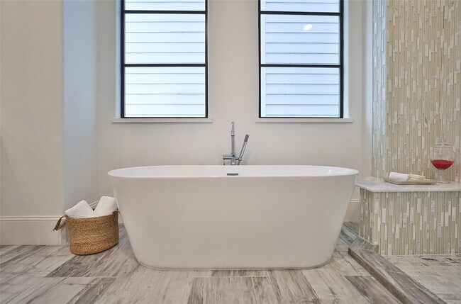 Building Photo - 4527 Graustark St