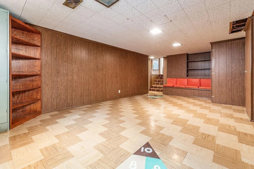Building Photo - 3628 Clearview Ave