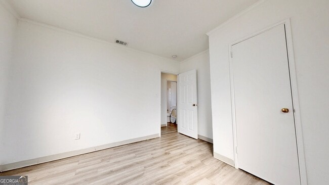 Building Photo - 526 Ware St