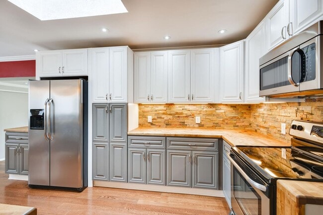 Building Photo - Large 4 bedroom 3bath Home in Colorado Springs