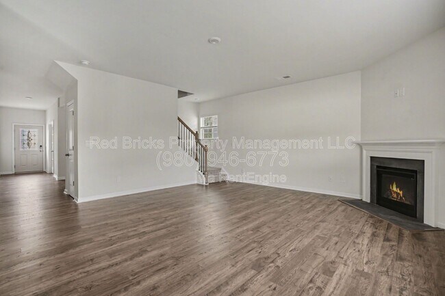 Building Photo - 11010 Austin Estates Dr