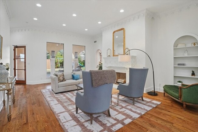 Building Photo - 6807 Lupton Dr