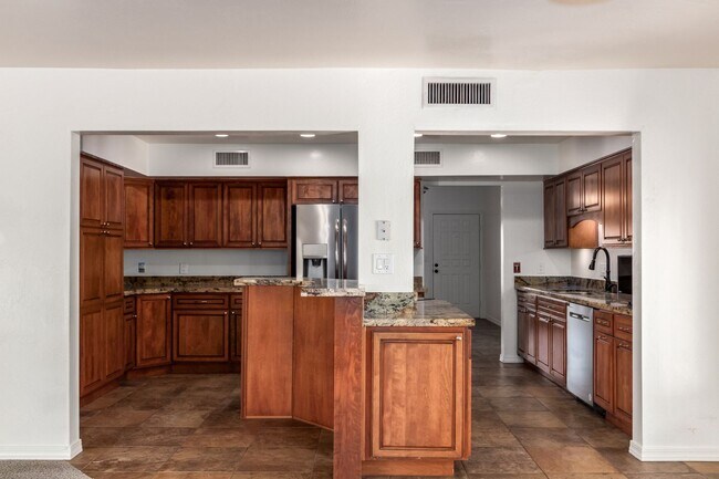 Building Photo - 2321 E Enid Cir