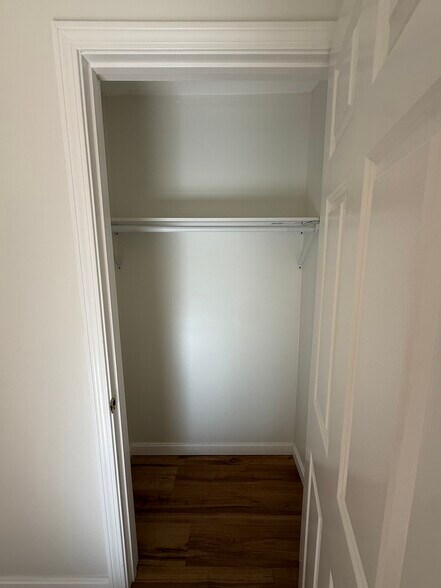 Building Photo - 2 Sams Pl