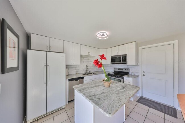 Building Photo - 6025 Florida Cir S