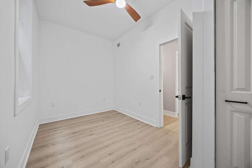 Building Photo - 1109 E Carson St