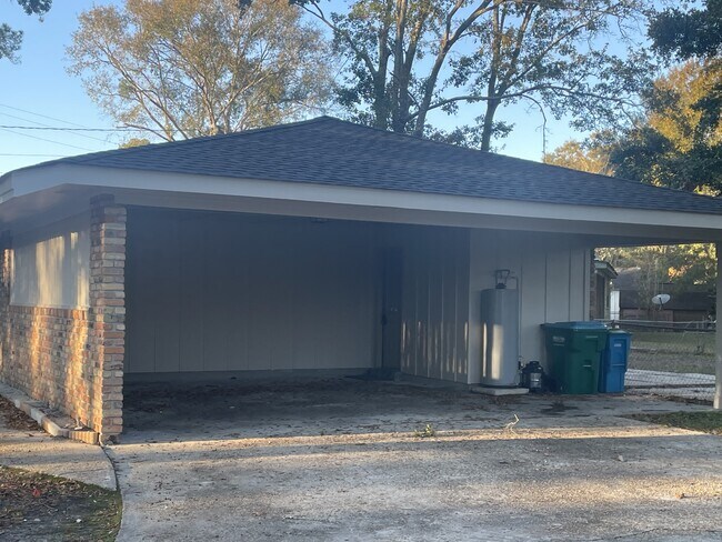 Building Photo - 2501 Havard Rd