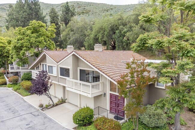 Building Photo - Beautiful two-bedroom, two-bath home in Oa...