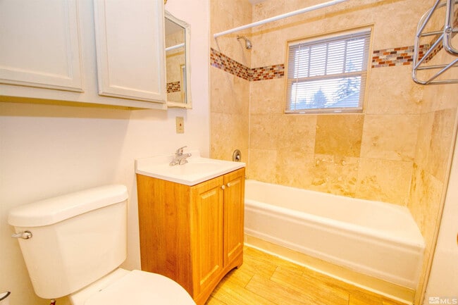 Building Photo - 829 Plumas St