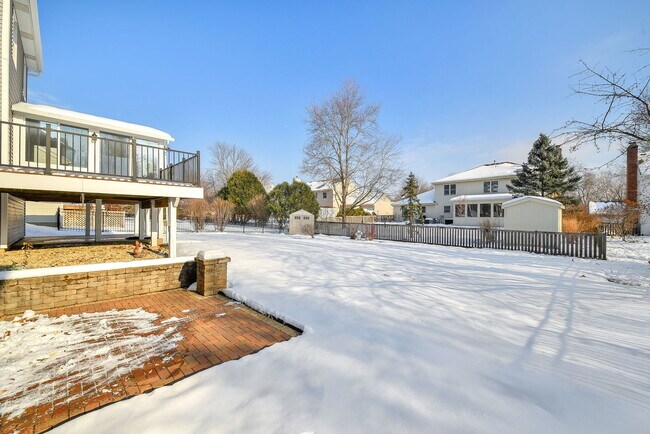 Building Photo - 389 Colonial Cir