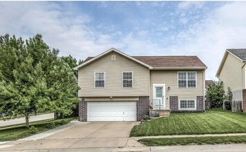 Building Photo - Corner Lot In Hickory Ridge!!