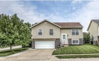 Building Photo - Corner Lot In Hickory Ridge!!