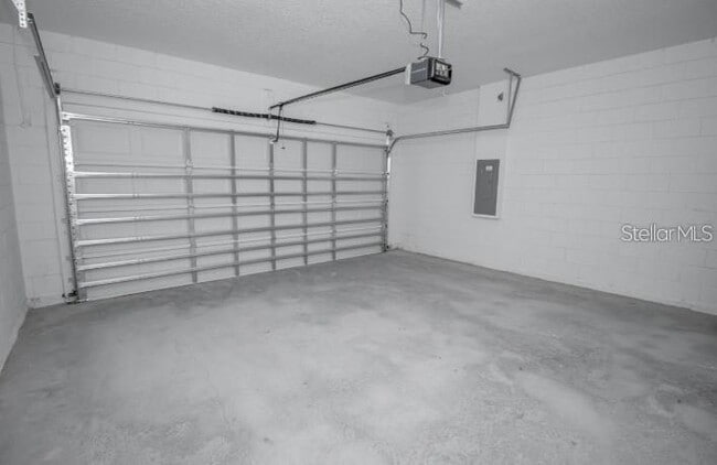 Building Photo - 9451 N Emellia Ave